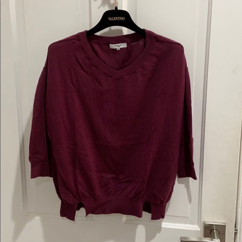 Mid sleeve sweater